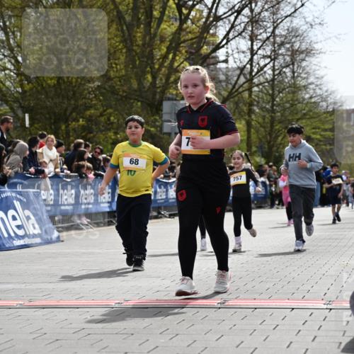 12.04.2026 - 45. Internationalen Wilhelmsburger Insellauf J. Mangold http://msf.ph/oto/9522467 12.04.2026 14:22:49 Ziel 780, 743, 778, 779, 68, 757, 755 meine-sportfotos.de