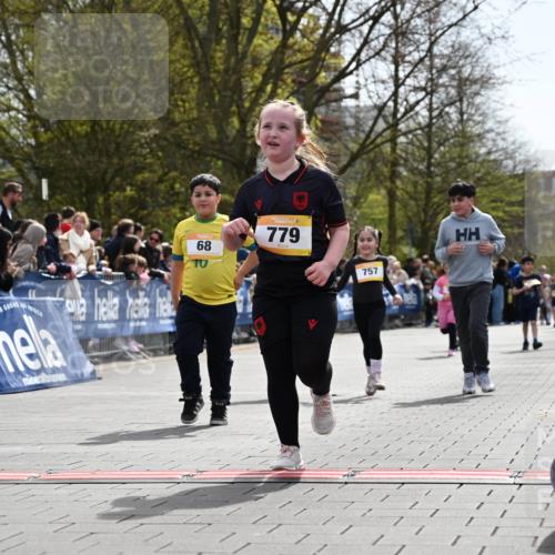 12.04.2026 - 45. Internationalen Wilhelmsburger Insellauf J. Mangold http://msf.ph/oto/9522469 12.04.2026 14:22:50 Ziel 780, 743, 778, 779, 68, 757, 755, 765 meine-sportfotos.de