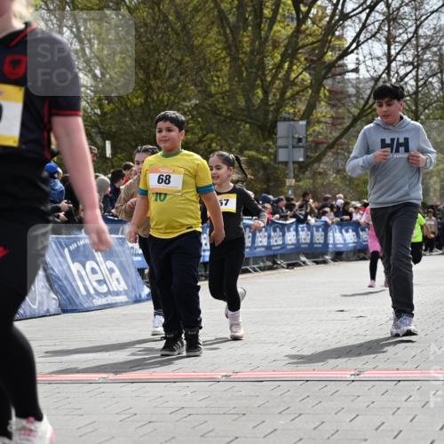 12.04.2026 - 45. Internationalen Wilhelmsburger Insellauf J. Mangold http://msf.ph/oto/9522472 12.04.2026 14:22:51 Ziel 780, 743, 778, 779, 68, 757, 755, 765, 569 meine-sportfotos.de