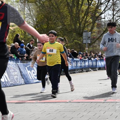 12.04.2026 - 45. Internationalen Wilhelmsburger Insellauf J. Mangold http://msf.ph/oto/9522474 12.04.2026 14:22:51 Ziel 780, 743, 778, 779, 68, 757, 755, 765, 569 meine-sportfotos.de