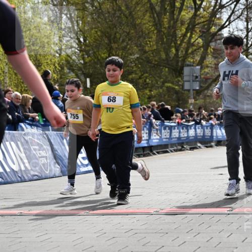 12.04.2026 - 45. Internationalen Wilhelmsburger Insellauf J. Mangold http://msf.ph/oto/9522476 12.04.2026 14:22:51 Ziel 780, 743, 778, 779, 68, 757, 755, 765, 569 meine-sportfotos.de