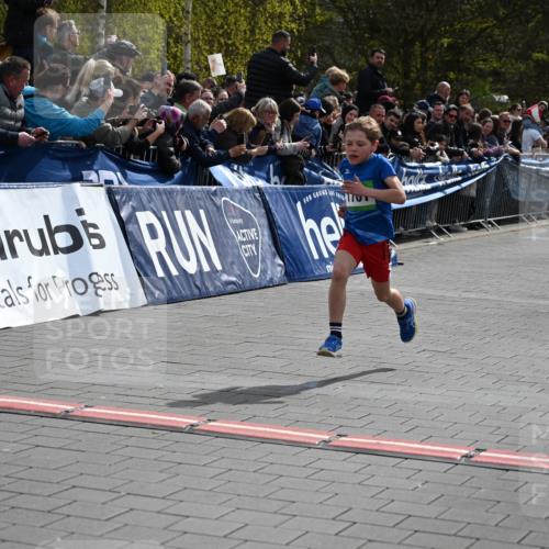 12.04.2026 - 45. Internationalen Wilhelmsburger Insellauf J. Mangold http://msf.ph/oto/9522480 12.04.2026 14:33:19 Ziel 1701 meine-sportfotos.de