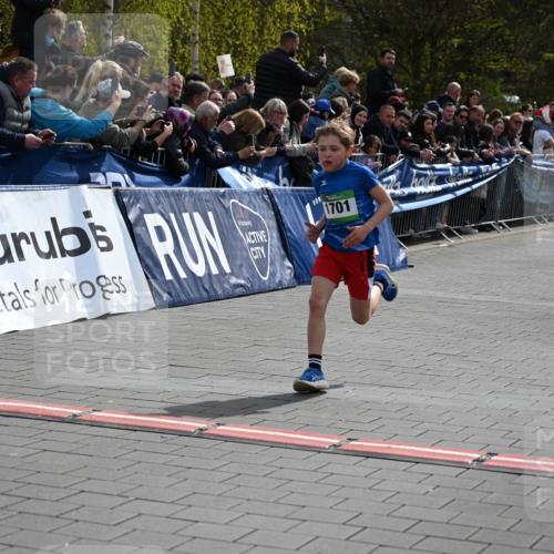 12.04.2026 - 45. Internationalen Wilhelmsburger Insellauf J. Mangold http://msf.ph/oto/9522481 12.04.2026 14:33:19 Ziel 1701 meine-sportfotos.de