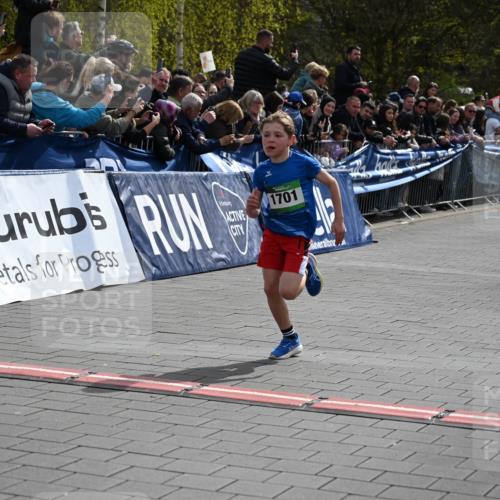 12.04.2026 - 45. Internationalen Wilhelmsburger Insellauf J. Mangold http://msf.ph/oto/9522482 12.04.2026 14:33:20 Ziel 1701 meine-sportfotos.de
