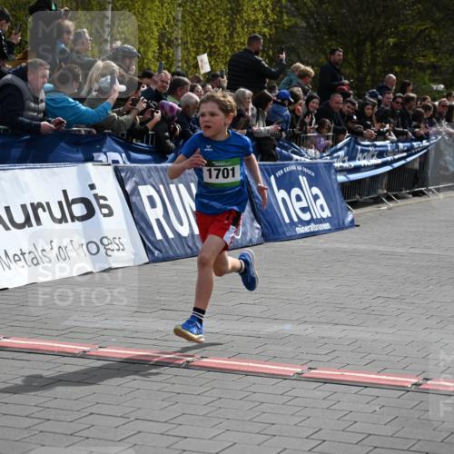12.04.2026 - 45. Internationalen Wilhelmsburger Insellauf J. Mangold http://msf.ph/oto/9522484 12.04.2026 14:33:20 Ziel 1701 meine-sportfotos.de