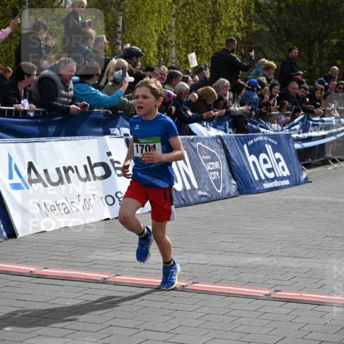 12.04.2026 - 45. Internationalen Wilhelmsburger Insellauf J. Mangold http://msf.ph/oto/9522486 12.04.2026 14:33:20 Ziel 1701 meine-sportfotos.de