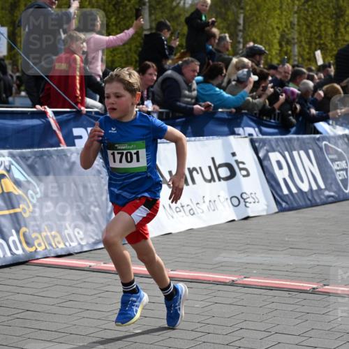 12.04.2026 - 45. Internationalen Wilhelmsburger Insellauf J. Mangold http://msf.ph/oto/9522490 12.04.2026 14:33:20 Ziel 1701 meine-sportfotos.de
