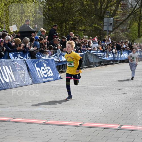 12.04.2026 - 45. Internationalen Wilhelmsburger Insellauf J. Mangold http://msf.ph/oto/9522495 12.04.2026 14:33:40 Ziel 610, 72 meine-sportfotos.de