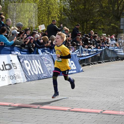 12.04.2026 - 45. Internationalen Wilhelmsburger Insellauf J. Mangold http://msf.ph/oto/9522498 12.04.2026 14:33:41 Ziel 610, 72, 671 meine-sportfotos.de
