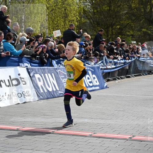 12.04.2026 - 45. Internationalen Wilhelmsburger Insellauf J. Mangold http://msf.ph/oto/9522499 12.04.2026 14:33:41 Ziel 610, 72, 671 meine-sportfotos.de