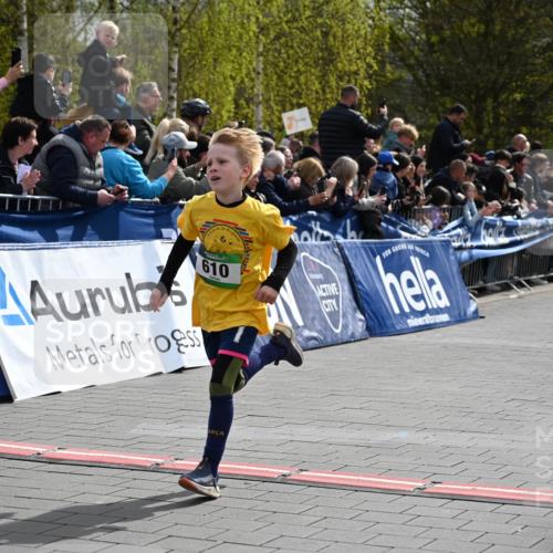 12.04.2026 - 45. Internationalen Wilhelmsburger Insellauf J. Mangold http://msf.ph/oto/9522503 12.04.2026 14:33:41 Ziel 610, 72, 671 meine-sportfotos.de