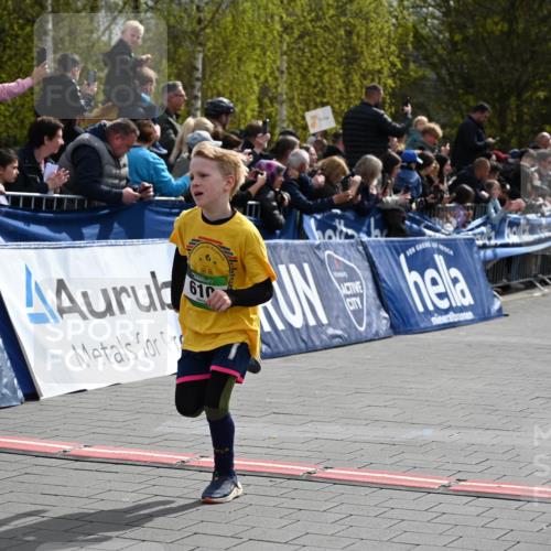 12.04.2026 - 45. Internationalen Wilhelmsburger Insellauf J. Mangold http://msf.ph/oto/9522504 12.04.2026 14:33:41 Ziel 610, 72, 671 meine-sportfotos.de