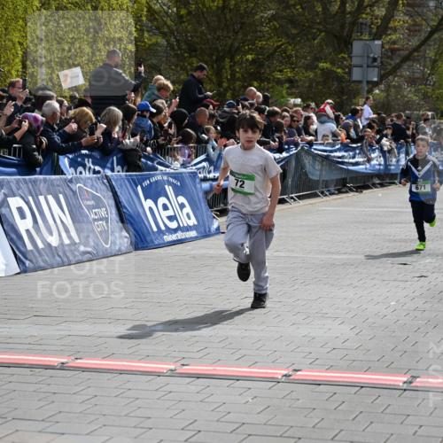 12.04.2026 - 45. Internationalen Wilhelmsburger Insellauf J. Mangold http://msf.ph/oto/9522509 12.04.2026 14:33:43 Ziel 610, 72, 671 meine-sportfotos.de