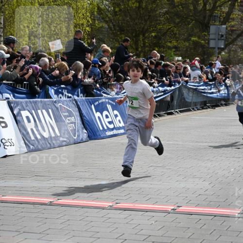12.04.2026 - 45. Internationalen Wilhelmsburger Insellauf J. Mangold http://msf.ph/oto/9522511 12.04.2026 14:33:43 Ziel 610, 72, 671 meine-sportfotos.de