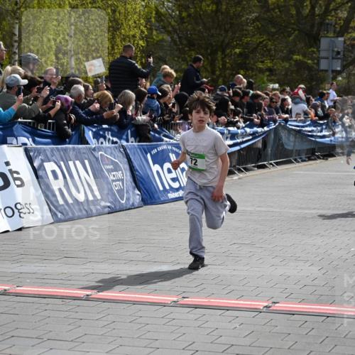 12.04.2026 - 45. Internationalen Wilhelmsburger Insellauf J. Mangold http://msf.ph/oto/9522512 12.04.2026 14:33:43 Ziel 610, 72, 671 meine-sportfotos.de