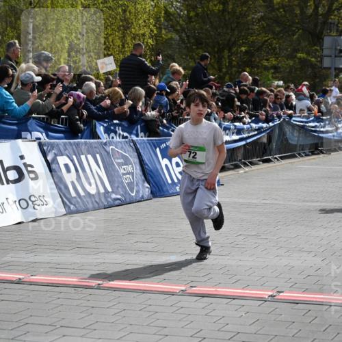 12.04.2026 - 45. Internationalen Wilhelmsburger Insellauf J. Mangold http://msf.ph/oto/9522513 12.04.2026 14:33:43 Ziel 610, 72, 671 meine-sportfotos.de