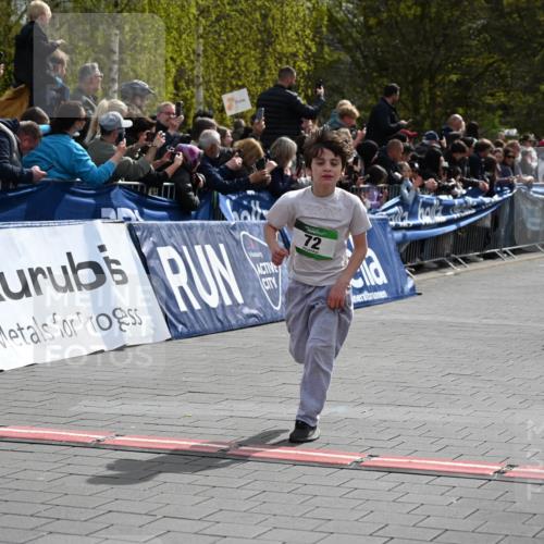 12.04.2026 - 45. Internationalen Wilhelmsburger Insellauf J. Mangold http://msf.ph/oto/9522516 12.04.2026 14:33:44 Ziel 610, 72, 671, 457 meine-sportfotos.de