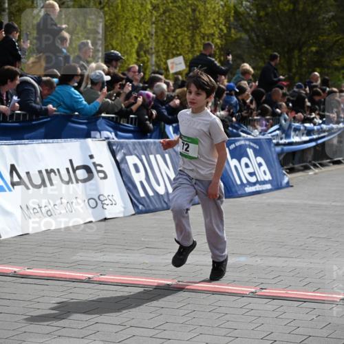 12.04.2026 - 45. Internationalen Wilhelmsburger Insellauf J. Mangold http://msf.ph/oto/9522518 12.04.2026 14:33:44 Ziel 610, 72, 671, 457 meine-sportfotos.de