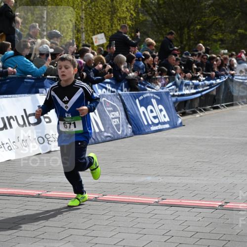 12.04.2026 - 45. Internationalen Wilhelmsburger Insellauf J. Mangold http://msf.ph/oto/9522523 12.04.2026 14:33:46 Ziel 72, 671, 457, 1714 meine-sportfotos.de