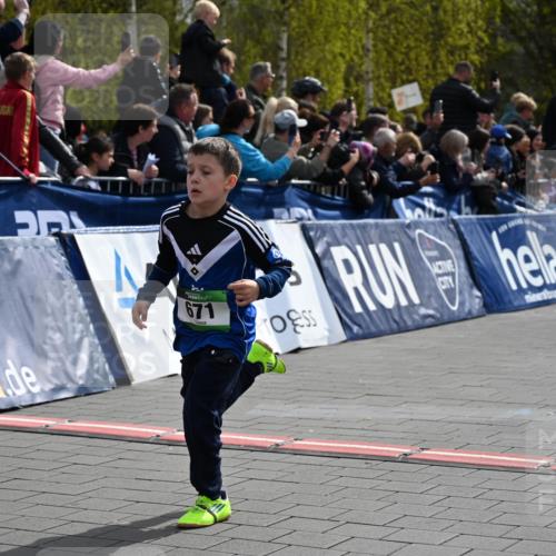 12.04.2026 - 45. Internationalen Wilhelmsburger Insellauf J. Mangold http://msf.ph/oto/9522526 12.04.2026 14:33:46 Ziel 72, 671, 457, 1714 meine-sportfotos.de