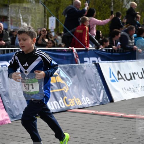 12.04.2026 - 45. Internationalen Wilhelmsburger Insellauf J. Mangold http://msf.ph/oto/9522532 12.04.2026 14:33:46 Ziel 72, 671, 457, 1714 meine-sportfotos.de