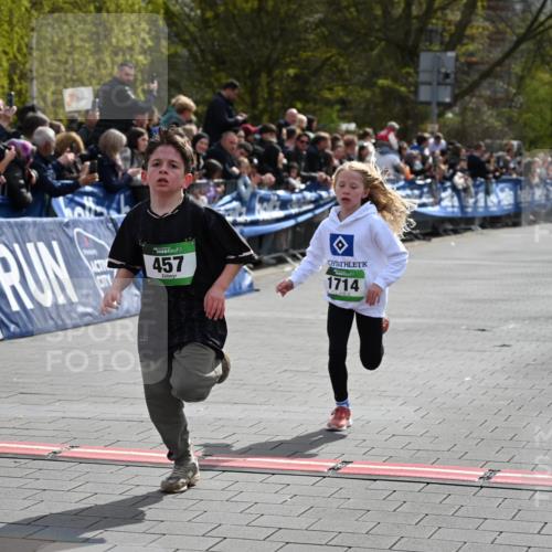 12.04.2026 - 45. Internationalen Wilhelmsburger Insellauf J. Mangold http://msf.ph/oto/9522536 12.04.2026 14:33:49 Ziel 671, 457, 1714 meine-sportfotos.de