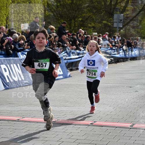 12.04.2026 - 45. Internationalen Wilhelmsburger Insellauf J. Mangold http://msf.ph/oto/9522537 12.04.2026 14:33:49 Ziel 671, 457, 1714 meine-sportfotos.de