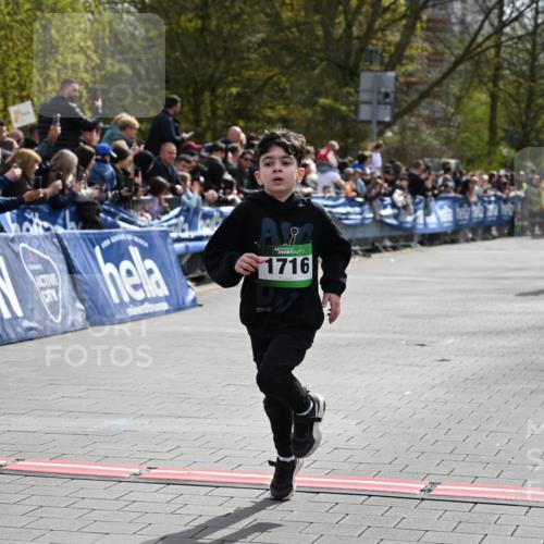12.04.2026 - 45. Internationalen Wilhelmsburger Insellauf J. Mangold http://msf.ph/oto/9522543 12.04.2026 14:33:54 Ziel 1716, 1704 meine-sportfotos.de