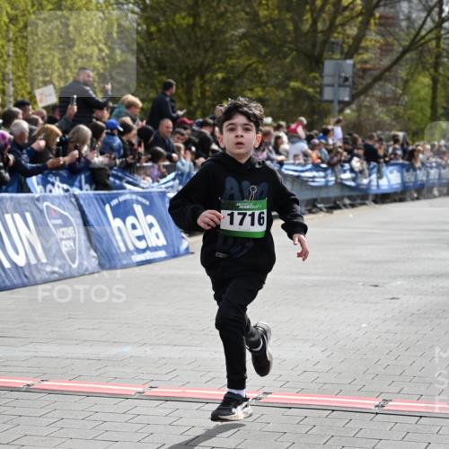 12.04.2026 - 45. Internationalen Wilhelmsburger Insellauf J. Mangold http://msf.ph/oto/9522544 12.04.2026 14:33:54 Ziel 1716, 1704 meine-sportfotos.de