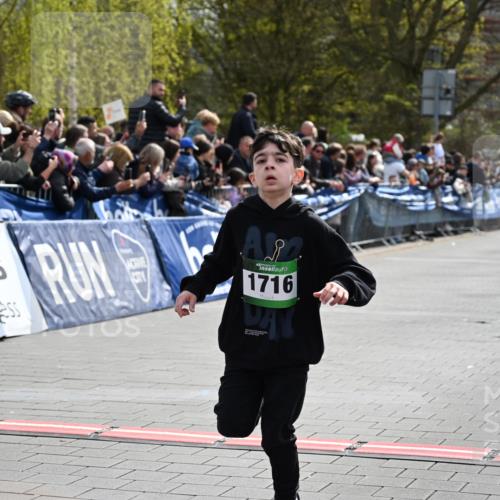12.04.2026 - 45. Internationalen Wilhelmsburger Insellauf J. Mangold http://msf.ph/oto/9522546 12.04.2026 14:33:55 Ziel 1716, 1704 meine-sportfotos.de