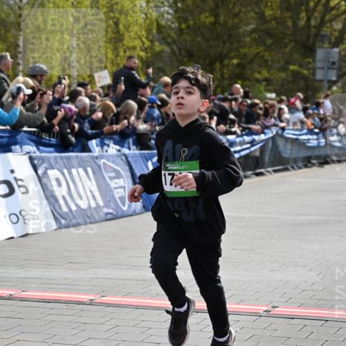 12.04.2026 - 45. Internationalen Wilhelmsburger Insellauf J. Mangold http://msf.ph/oto/9522547 12.04.2026 14:33:55 Ziel 1716, 1704 meine-sportfotos.de