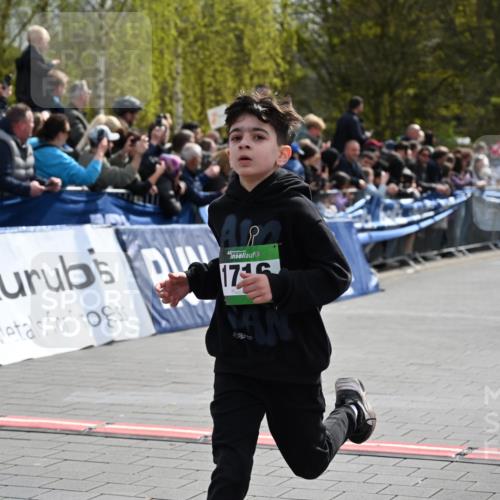 12.04.2026 - 45. Internationalen Wilhelmsburger Insellauf J. Mangold http://msf.ph/oto/9522549 12.04.2026 14:33:55 Ziel 1716, 1704 meine-sportfotos.de