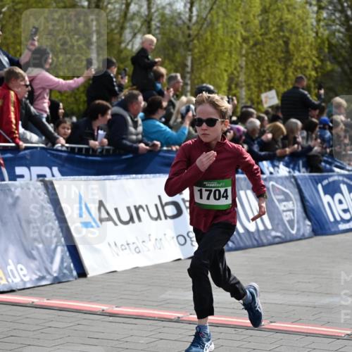 12.04.2026 - 45. Internationalen Wilhelmsburger Insellauf J. Mangold http://msf.ph/oto/9522554 12.04.2026 14:33:59 Ziel 1704, 669, 290, 120 meine-sportfotos.de
