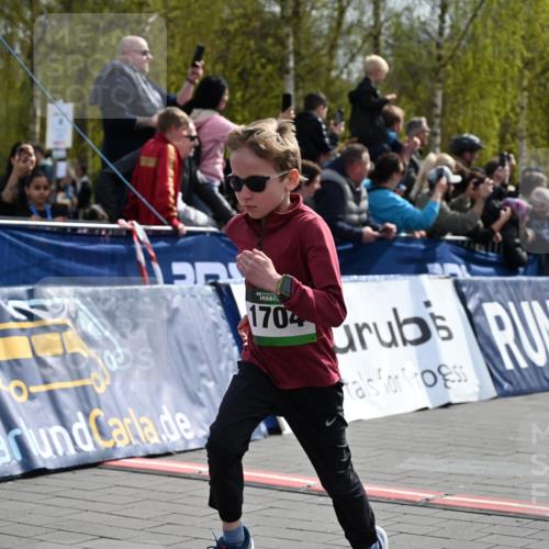 12.04.2026 - 45. Internationalen Wilhelmsburger Insellauf J. Mangold http://msf.ph/oto/9522558 12.04.2026 14:33:59 Ziel 1704, 669, 290, 120 meine-sportfotos.de