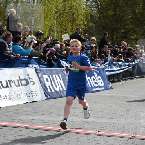 12.04.2026 - 45. Internationalen Wilhelmsburger Insellauf J. Mangold http://msf.ph/oto/9522562 12.04.2026 14:34:00 Ziel 1704, 669, 290, 120 meine-sportfotos.de