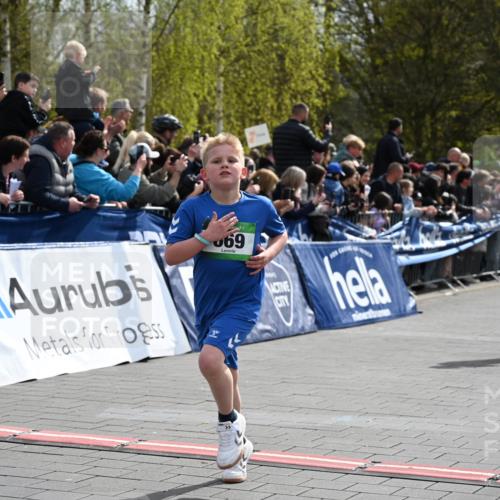 12.04.2026 - 45. Internationalen Wilhelmsburger Insellauf J. Mangold http://msf.ph/oto/9522565 12.04.2026 14:34:01 Ziel 1704, 669, 290, 120 meine-sportfotos.de