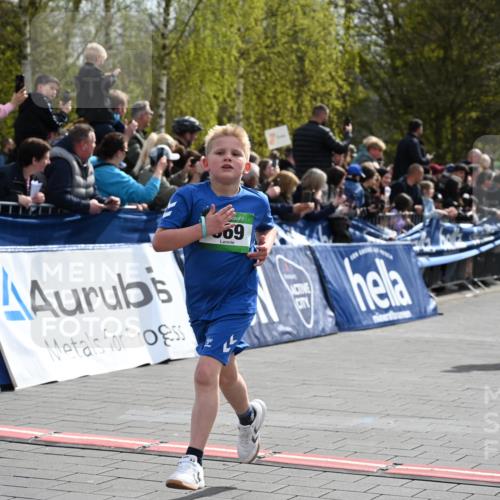 12.04.2026 - 45. Internationalen Wilhelmsburger Insellauf J. Mangold http://msf.ph/oto/9522566 12.04.2026 14:34:01 Ziel 1704, 669, 290, 120 meine-sportfotos.de