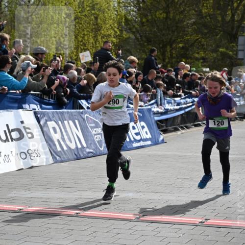 12.04.2026 - 45. Internationalen Wilhelmsburger Insellauf J. Mangold http://msf.ph/oto/9522574 12.04.2026 14:34:02 Ziel 1704, 669, 290, 120, 1065 meine-sportfotos.de