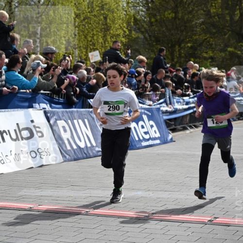 12.04.2026 - 45. Internationalen Wilhelmsburger Insellauf J. Mangold http://msf.ph/oto/9522575 12.04.2026 14:34:02 Ziel 1704, 669, 290, 120, 1065 meine-sportfotos.de