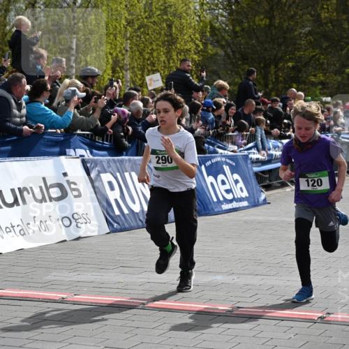 12.04.2026 - 45. Internationalen Wilhelmsburger Insellauf J. Mangold http://msf.ph/oto/9522576 12.04.2026 14:34:03 Ziel 669, 290, 120, 1065, 89, 5 meine-sportfotos.de