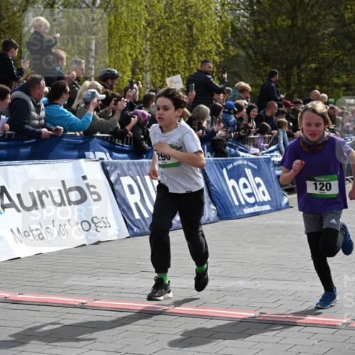 12.04.2026 - 45. Internationalen Wilhelmsburger Insellauf J. Mangold http://msf.ph/oto/9522577 12.04.2026 14:34:03 Ziel 669, 290, 120, 1065, 89, 5 meine-sportfotos.de