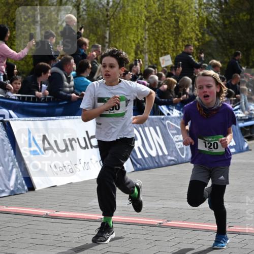 12.04.2026 - 45. Internationalen Wilhelmsburger Insellauf J. Mangold http://msf.ph/oto/9522581 12.04.2026 14:34:03 Ziel 669, 290, 120, 1065, 89, 5 meine-sportfotos.de
