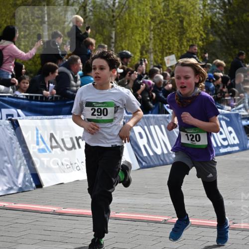 12.04.2026 - 45. Internationalen Wilhelmsburger Insellauf J. Mangold http://msf.ph/oto/9522582 12.04.2026 14:34:03 Ziel 669, 290, 120, 1065, 89, 5 meine-sportfotos.de