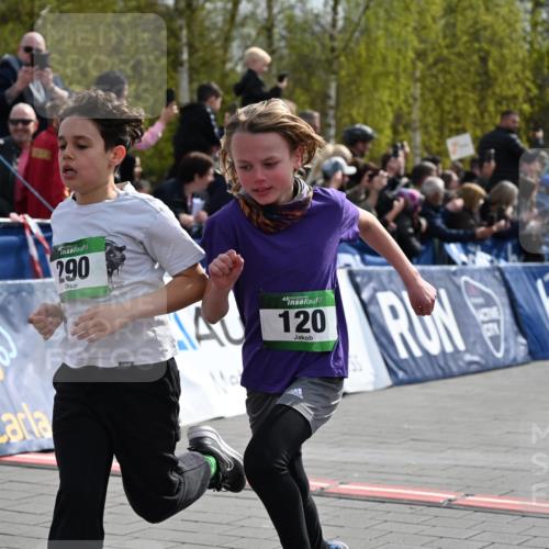 12.04.2026 - 45. Internationalen Wilhelmsburger Insellauf J. Mangold http://msf.ph/oto/9522586 12.04.2026 14:34:03 Ziel 669, 290, 120, 1065, 89, 5 meine-sportfotos.de