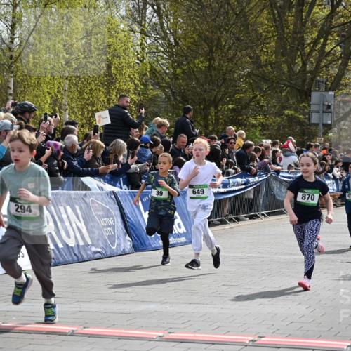 12.04.2026 - 45. Internationalen Wilhelmsburger Insellauf J. Mangold http://msf.ph/oto/9522591 12.04.2026 14:34:16 Ziel 676, 294, 870, 39, 649, 552, 1014 meine-sportfotos.de
