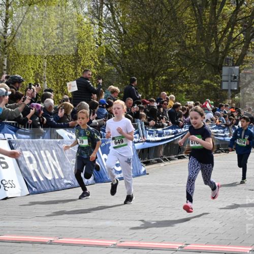 12.04.2026 - 45. Internationalen Wilhelmsburger Insellauf J. Mangold http://msf.ph/oto/9522594 12.04.2026 14:34:17 Ziel 676, 294, 870, 39, 649, 552, 1014 meine-sportfotos.de