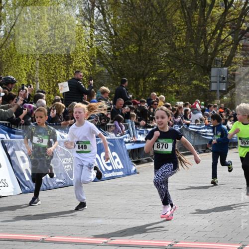12.04.2026 - 45. Internationalen Wilhelmsburger Insellauf J. Mangold http://msf.ph/oto/9522597 12.04.2026 14:34:17 Ziel 676, 294, 870, 39, 649, 552, 1014 meine-sportfotos.de