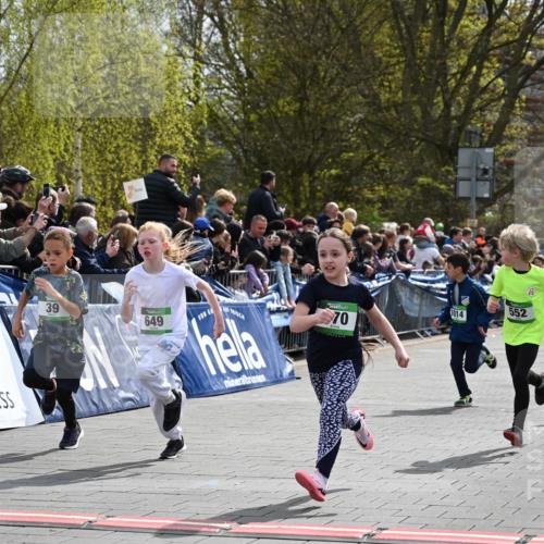 12.04.2026 - 45. Internationalen Wilhelmsburger Insellauf J. Mangold http://msf.ph/oto/9522598 12.04.2026 14:34:17 Ziel 676, 294, 870, 39, 649, 552, 1014 meine-sportfotos.de