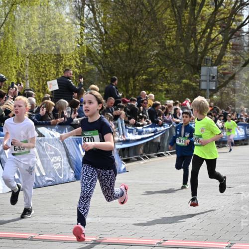12.04.2026 - 45. Internationalen Wilhelmsburger Insellauf J. Mangold http://msf.ph/oto/9522602 12.04.2026 14:34:17 Ziel 676, 294, 870, 39, 649, 552, 1014 meine-sportfotos.de