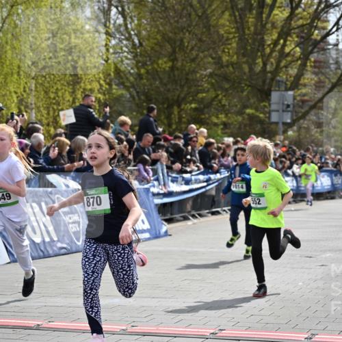 12.04.2026 - 45. Internationalen Wilhelmsburger Insellauf J. Mangold http://msf.ph/oto/9522603 12.04.2026 14:34:17 Ziel 676, 294, 870, 39, 649, 552, 1014 meine-sportfotos.de
